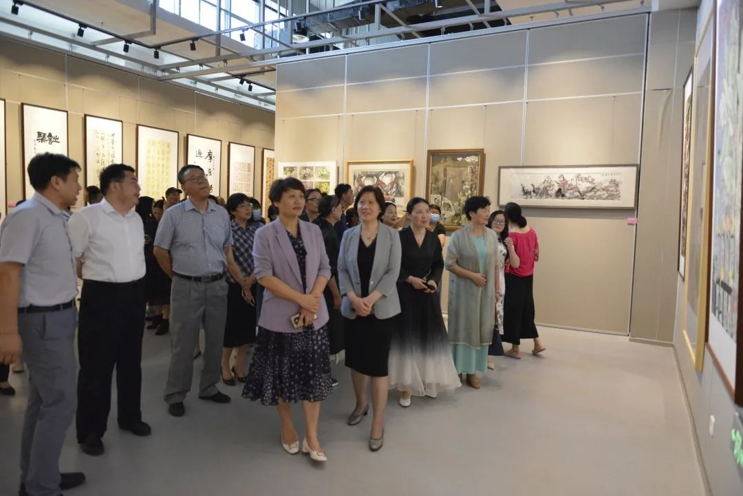 “巾帼心向党•喜迎二十大”首届安徽省巾帼美术书法作品展（滁州站）开展(图4)