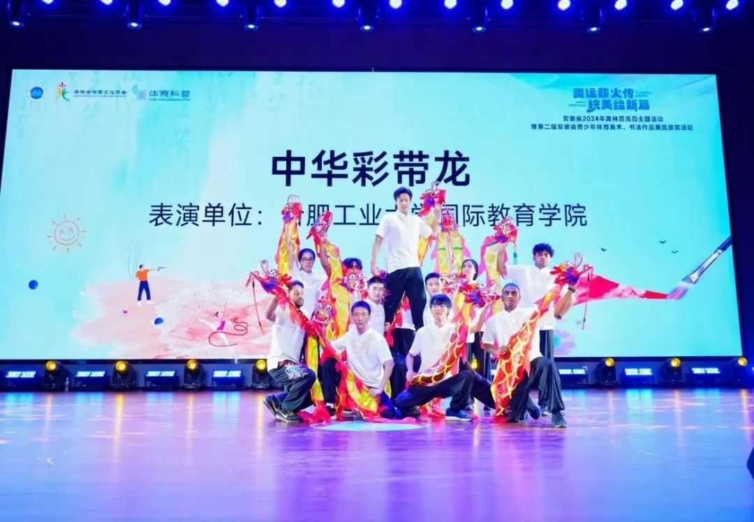 省青少年体育美术书法作品展举办(图11) 省青少年体育美术书法作品展举办(图11)