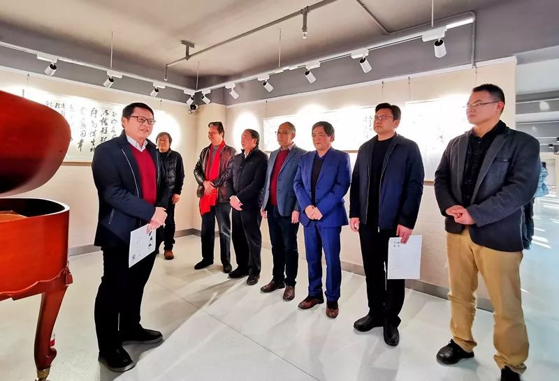 书法进校园，翰墨写精神 | 书以载道——吴雪、朱启超书法小品展走进中国科学技术大学(图1)