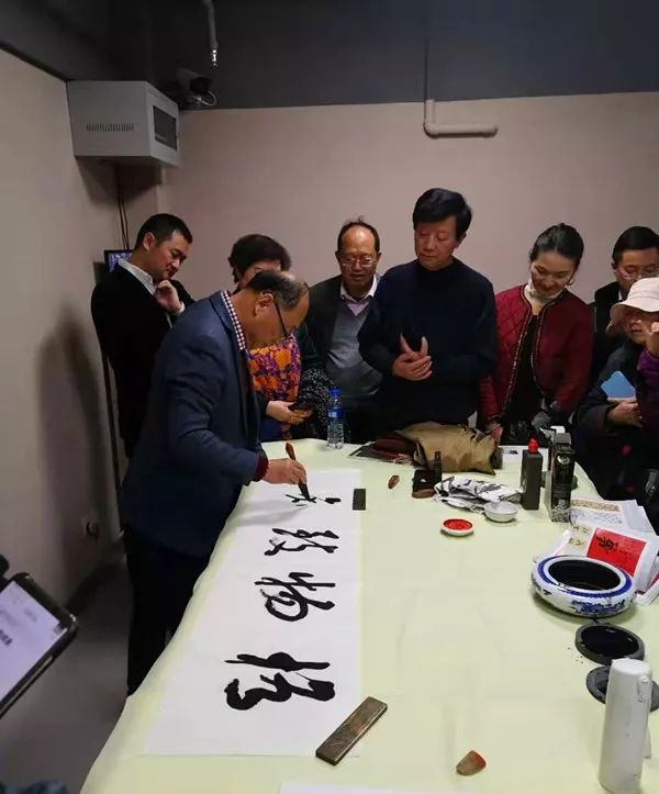 书法进校园，翰墨写精神 | 书以载道——吴雪、朱启超书法小品展走进中国科学技术大学(图4)