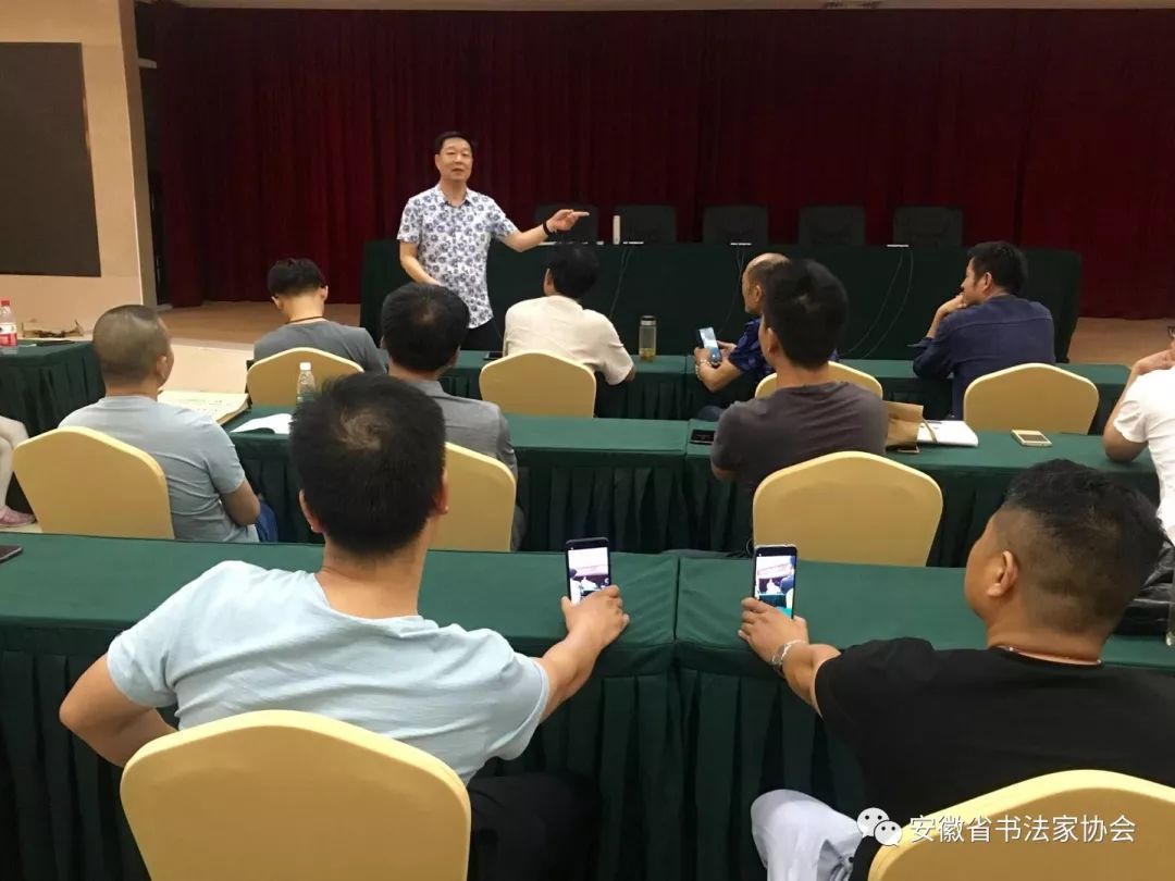 安徽省书协新文艺业态工作委员会备战十二届国展看稿会在肥圆满结束(图6)