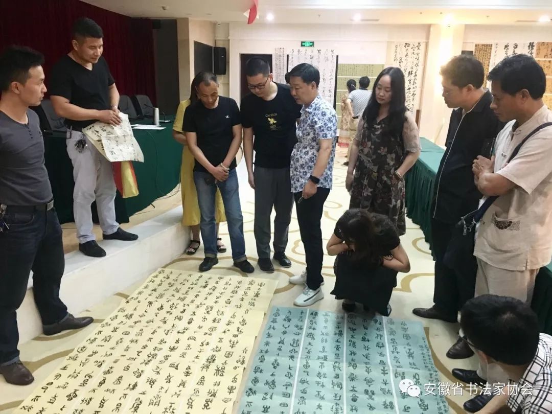 安徽省书协新文艺业态工作委员会备战十二届国展看稿会在肥圆满结束(图14)