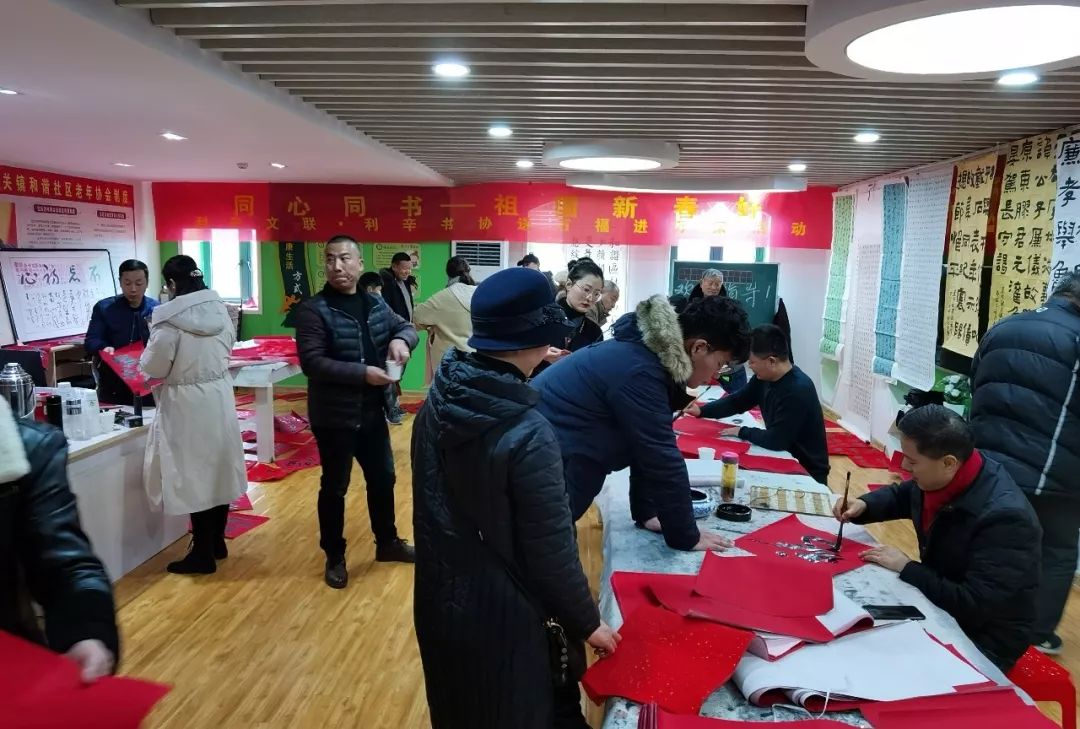 安徽省书协文艺志愿服务分队走进阜南、利辛、萧县开展"送文化年货"活动。(图11)