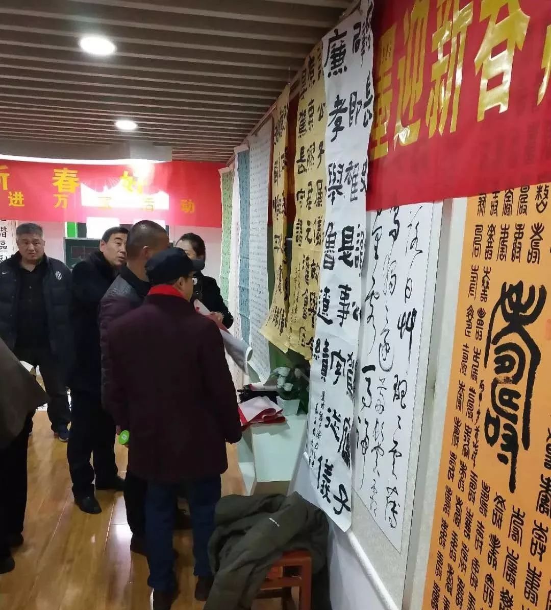 安徽省书协文艺志愿服务分队走进阜南、利辛、萧县开展"送文化年货"活动。(图12)