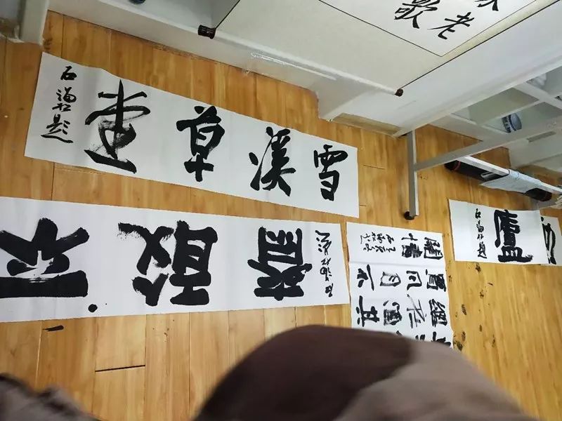 安徽省书协文艺志愿服务分队走进阜南、利辛、萧县开展"送文化年货"活动。(图18)