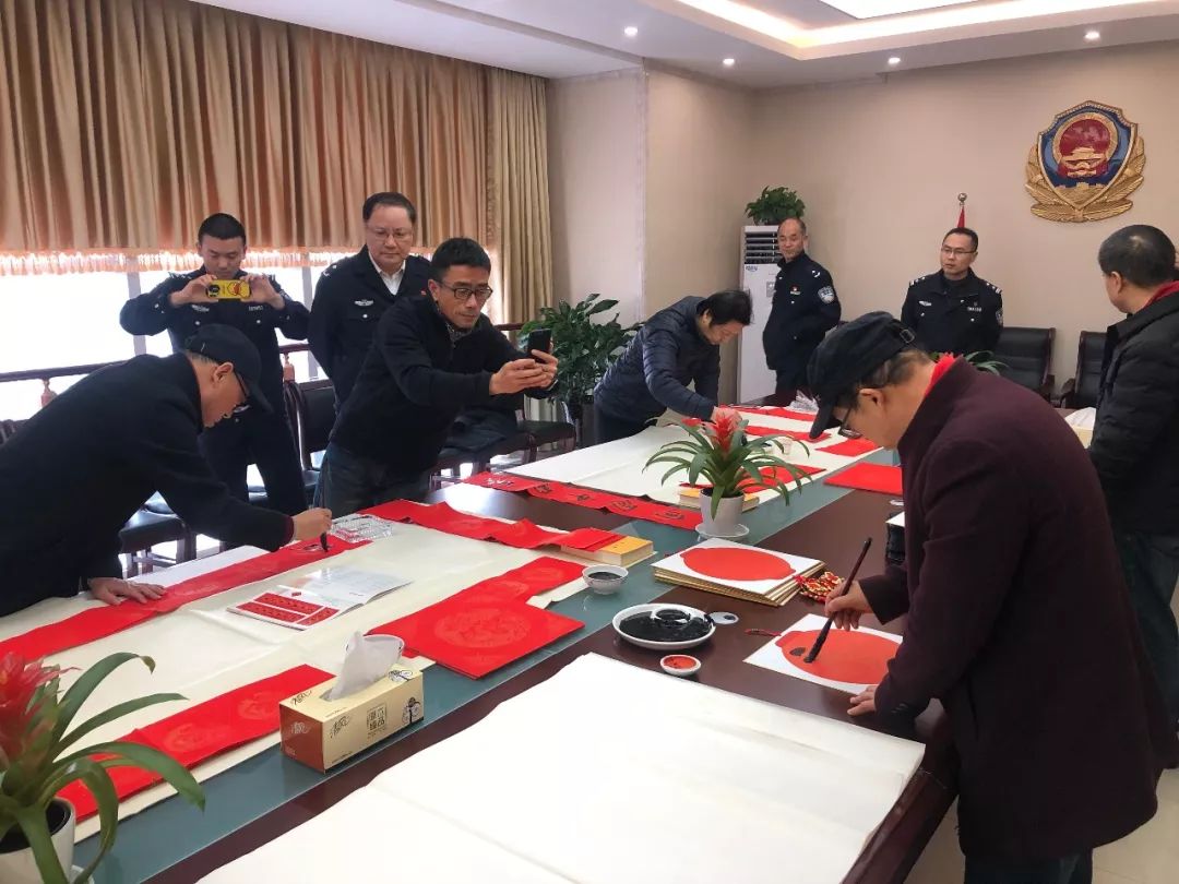 省暨合肥市书协送文化年货活动走进警营、社区、企业和春运一线(图37)