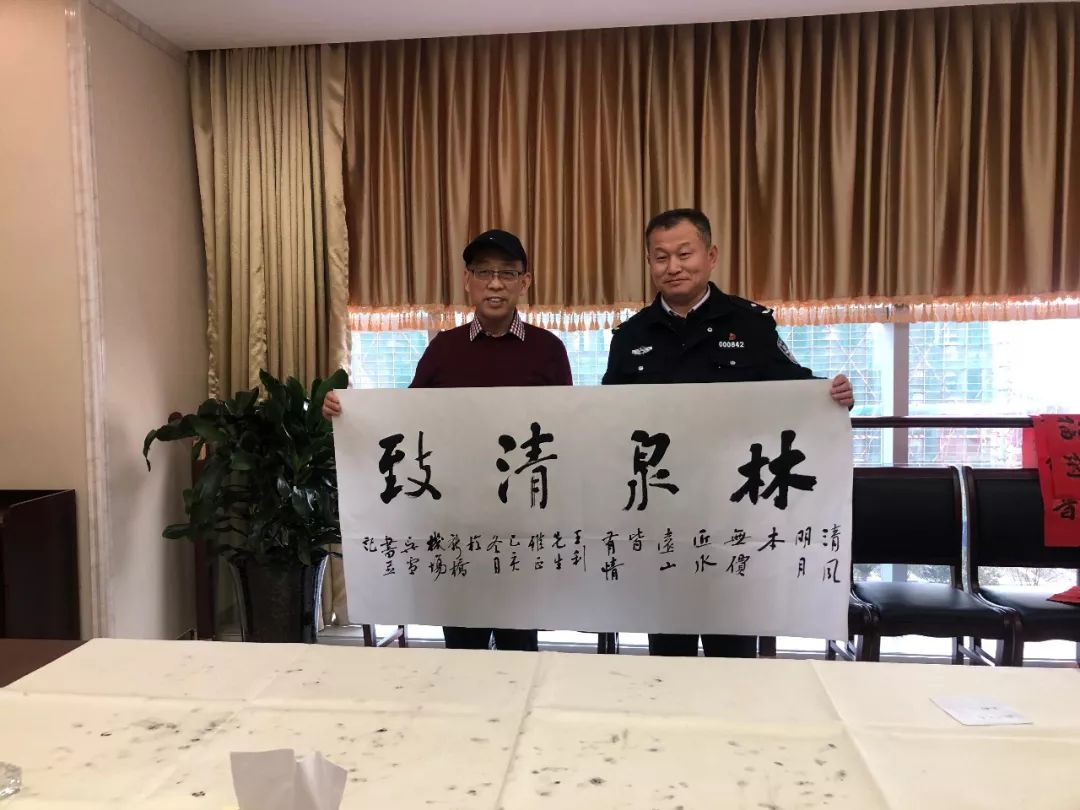 省暨合肥市书协送文化年货活动走进警营、社区、企业和春运一线(图41)