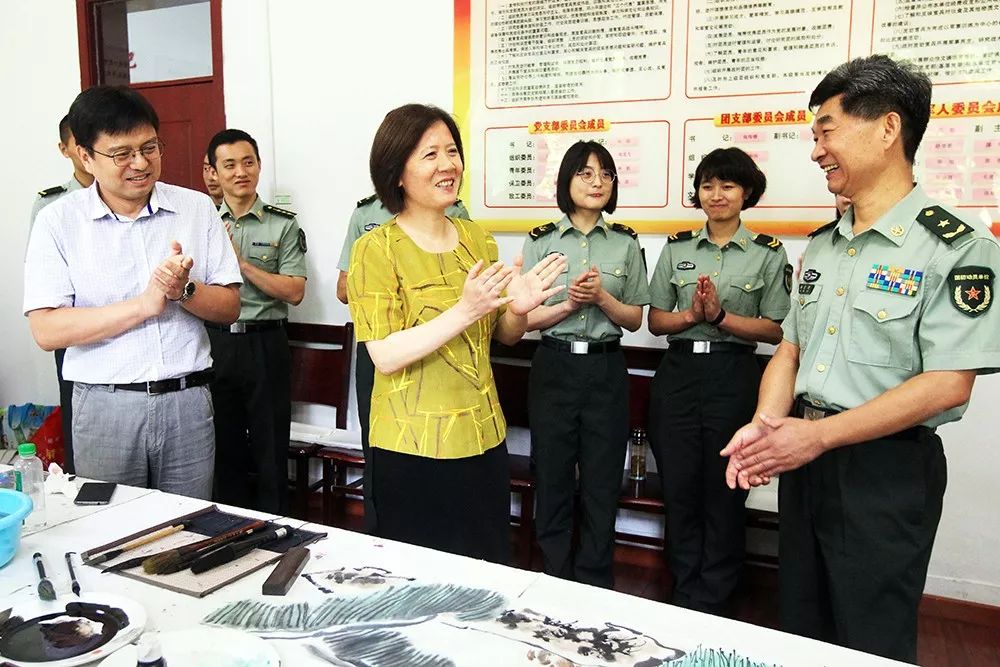 不忘初心跟党走 双拥共建一家亲 ——省文联文艺志愿服务走进省军区军营(图5)