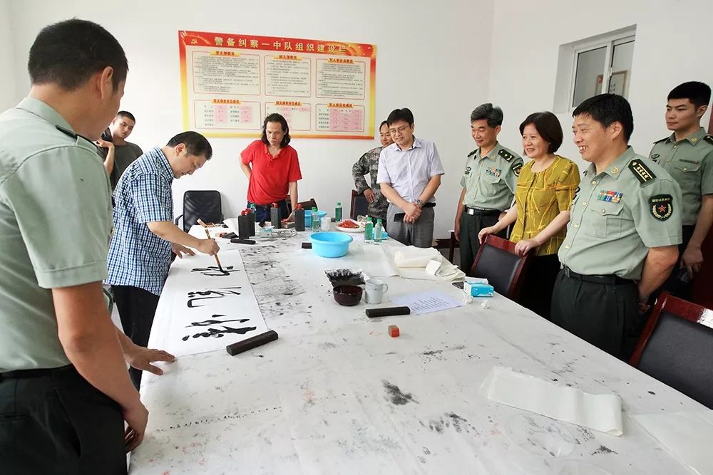 不忘初心跟党走 双拥共建一家亲 ——省文联文艺志愿服务走进省军区军营(图7)