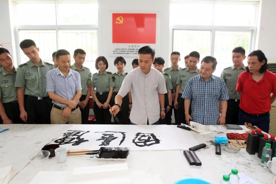 不忘初心跟党走 双拥共建一家亲 ——省文联文艺志愿服务走进省军区军营(图8)