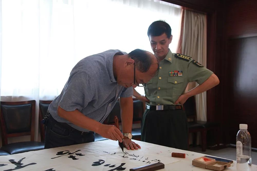 不忘初心跟党走 双拥共建一家亲 ——省文联文艺志愿服务走进省军区军营(图16)