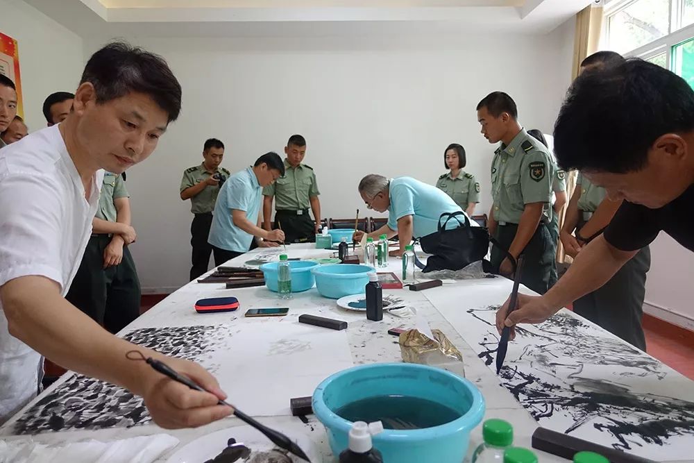 不忘初心跟党走 双拥共建一家亲 ——省文联文艺志愿服务走进省军区军营(图11)