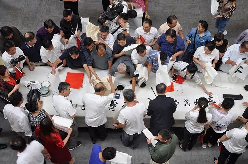 省书协文艺志愿服务活动 “我和我的祖国”阜阳市书法美术作品展在阜阳558文化创意园举行(图6)