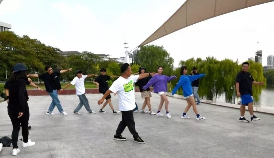 文艺名家进高校——省文联文艺小分队走进合肥工业大学(图8) 文艺名家进高校——省文联文艺小分队走进合肥工业大学(图8)