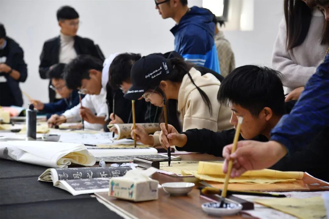 文艺名家进高校——省文联文艺小分队走进安徽理工大学(图5) 文艺名家进高校——省文联文艺小分队走进安徽理工大学(图5)
