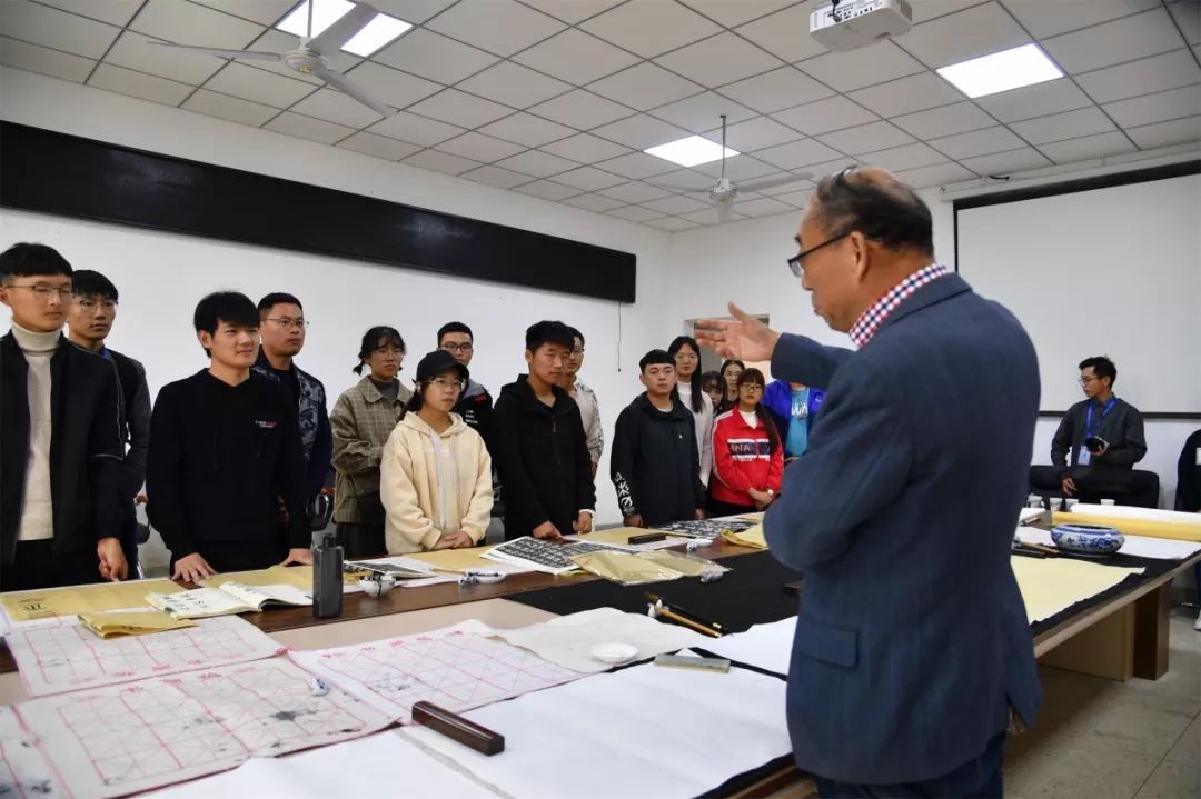 微信图片_20191117141444.jpg 文艺名家进高校——省文联文艺小分队走进安徽理工大学(图4)