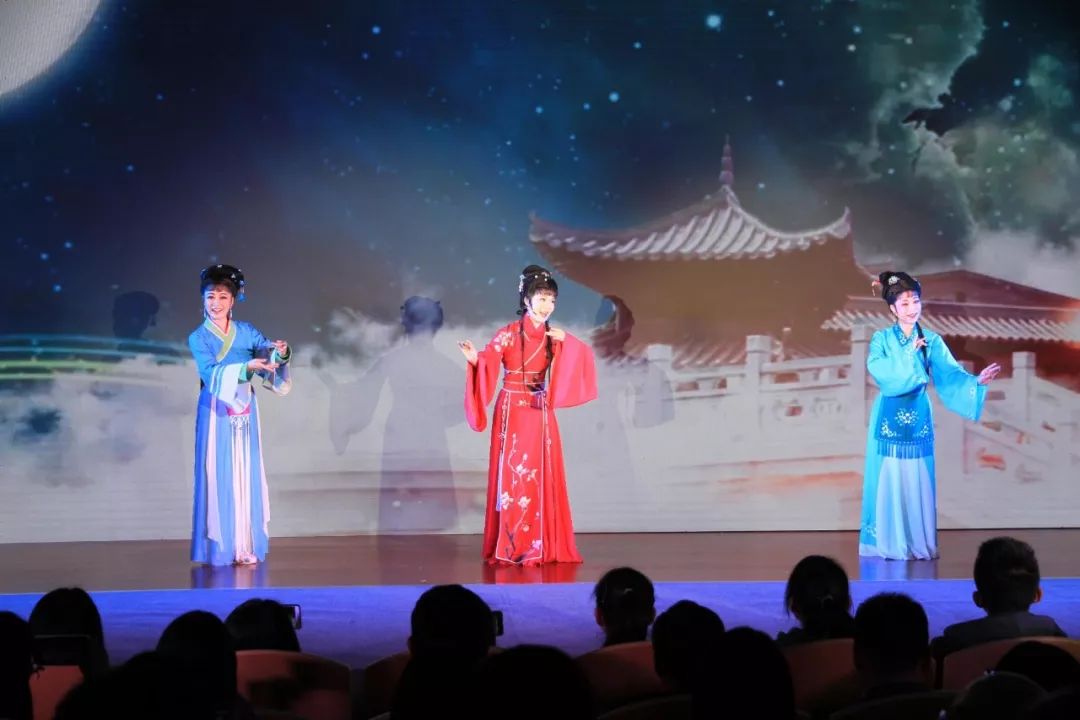 文艺名家进高校——省文联文艺小分队走进安徽理工大学(图28) 文艺名家进高校——省文联文艺小分队走进安徽理工大学(图28)