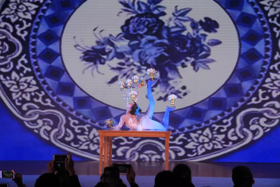 文艺名家进高校——省文联文艺小分队走进安徽理工大学(图41) 文艺名家进高校——省文联文艺小分队走进安徽理工大学(图41)