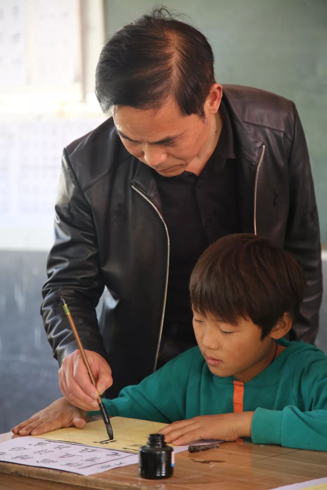 墨舞传文脉,书香盈校园——省书协新文艺业态工作委员会赴涡阳县书开展书法进校园活动(图7) 墨舞传文脉,书香盈校园——省书协新文艺业态工作委员会赴涡阳县书开展书法进校园活动(图7)