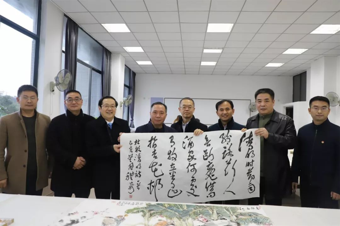 文艺名家进高校--省文联文艺小分队走进池州学院(图1) 文艺名家进高校--省文联文艺小分队走进池州学院(图1)