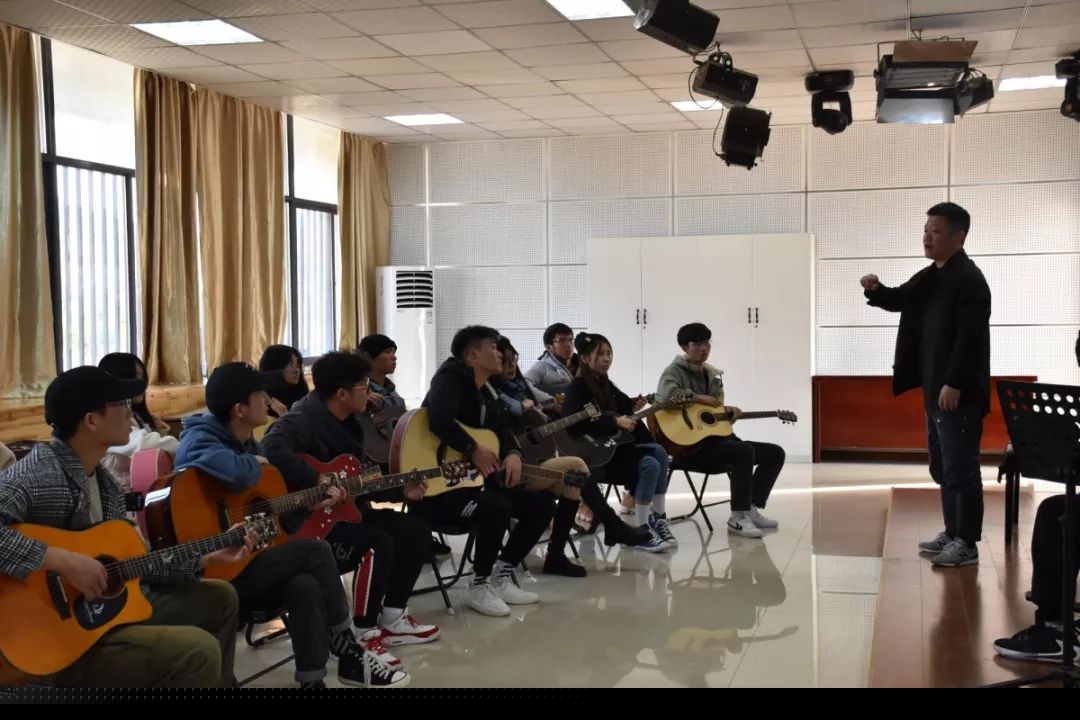 文艺名家进高校--省文联文艺小分队走进池州学院(图11) 文艺名家进高校--省文联文艺小分队走进池州学院(图11)