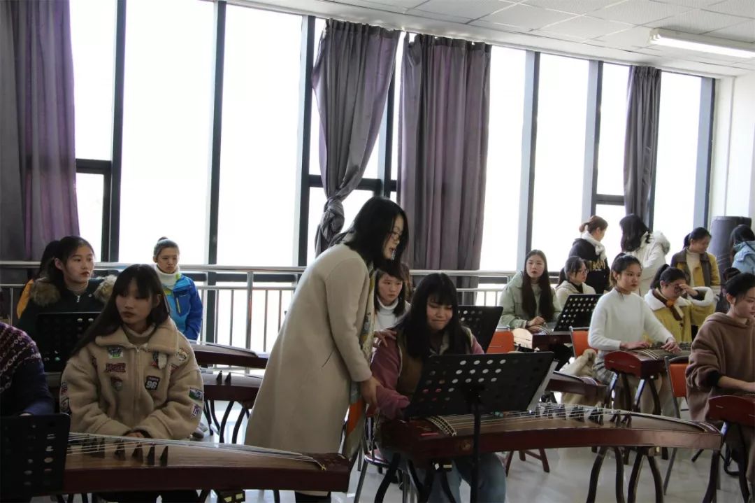 文艺名家进高校--省文联文艺小分队走进池州学院(图13) 文艺名家进高校--省文联文艺小分队走进池州学院(图13)