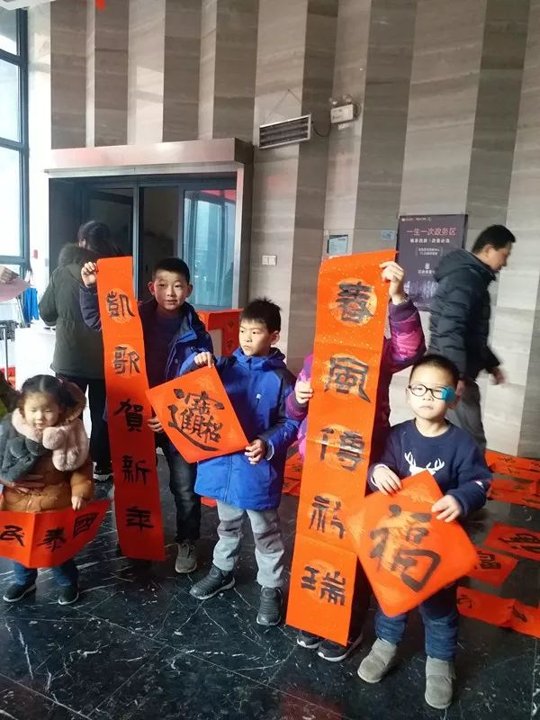 省暨合肥市书协送文化年货活动走进警营、社区、企业和春运一线(图25)