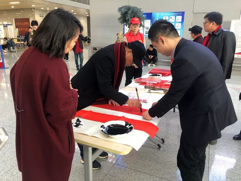 省暨合肥市书协送文化年货活动走进警营、社区、企业和春运一线(图32)