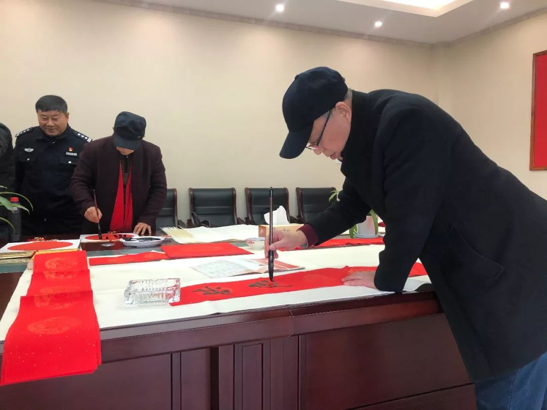 省暨合肥市书协送文化年货活动走进警营、社区、企业和春运一线(图39)