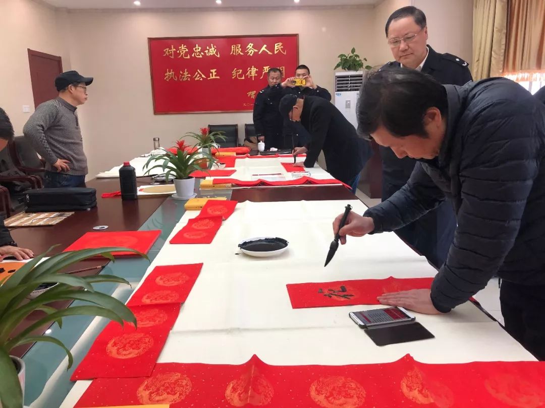 省暨合肥市书协送文化年货活动走进警营、社区、企业和春运一线(图38)