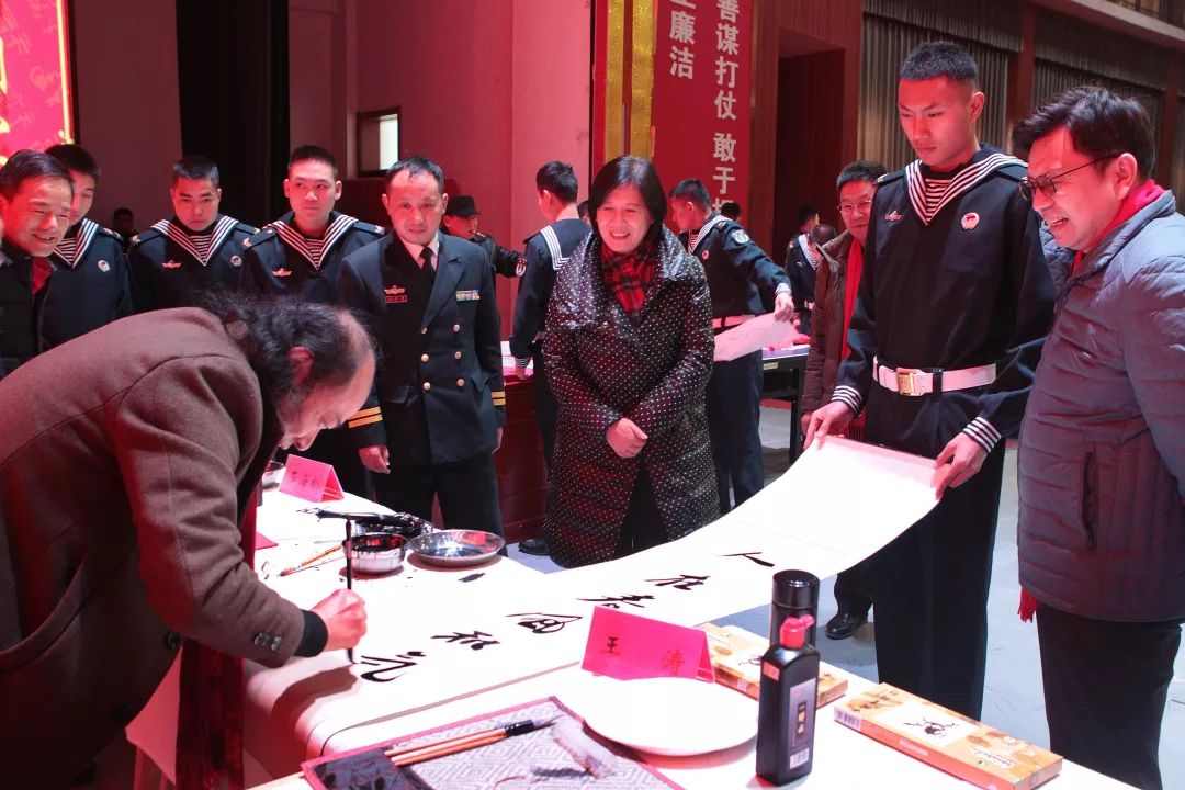 2020年“我们的中国梦”—文化进万家暨送“文化年货”系列活动|省文联文艺志愿服务书画小分队走进军营(图7) 2020年“我们的中国梦”—文化进万家暨送“文化年货”系列活动|省文联文艺志愿服务书画小分队走进军营(图7)