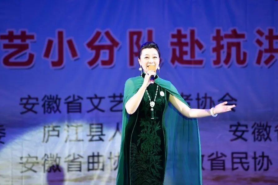 “艺”路同心——致敬最可爱的人｜省文联文艺志愿服务小分队赴抗洪一线慰问演出(图9)