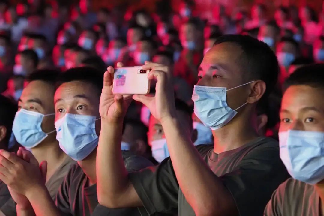 “艺”路同心——致敬最可爱的人｜省文联文艺志愿服务小分队赴抗洪一线慰问演出(图15)