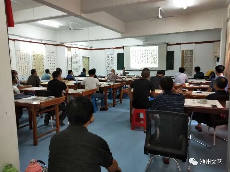 池州市书协行草书培训在池口小学开班(图2) 池州市书协行草书培训在池口小学开班(图2)