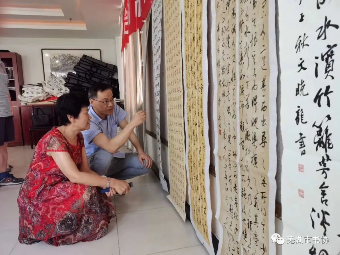 芜湖市书法家协会走进南陵学习传达习近平总书记考察安徽重要讲话精神 开展文化志愿服务活动(图5) 芜湖市书法家协会走进南陵学习传达习近平总书记考察安徽重要讲话精神 开展文化志愿服务活动(图5)