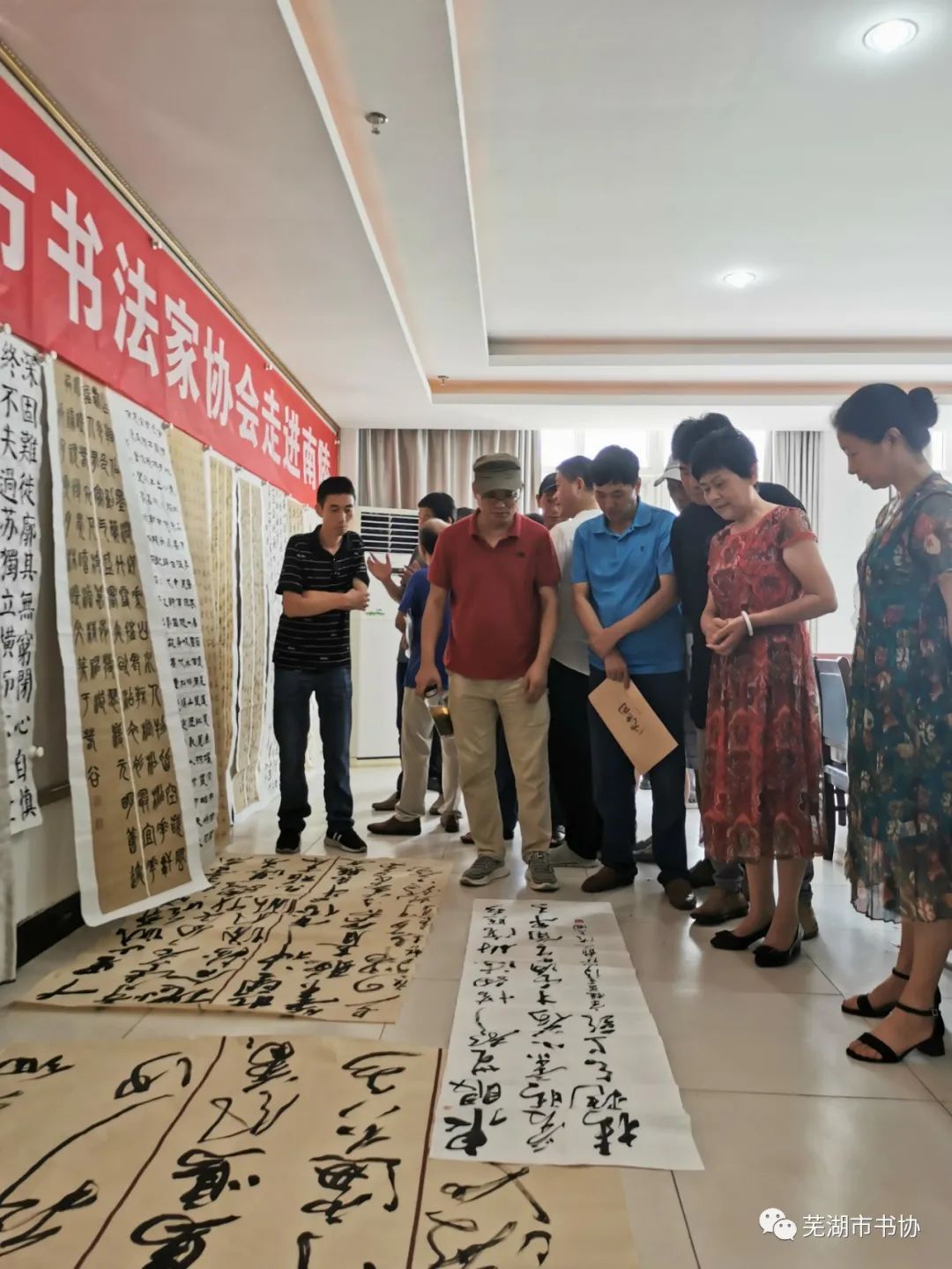 芜湖市书法家协会走进南陵学习传达习近平总书记考察安徽重要讲话精神 开展文化志愿服务活动(图6) 芜湖市书法家协会走进南陵学习传达习近平总书记考察安徽重要讲话精神 开展文化志愿服务活动(图6)
