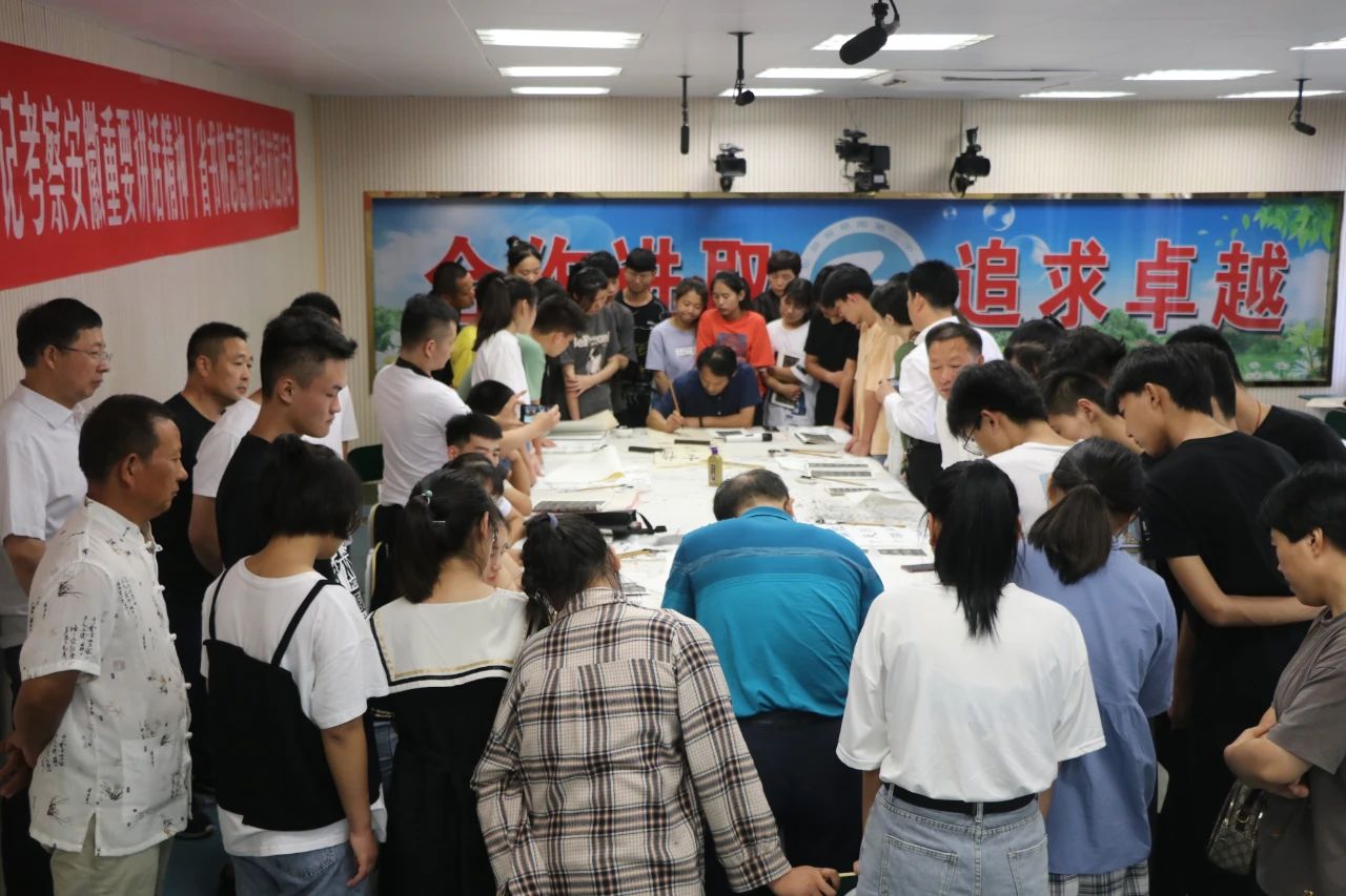 学习宣传习近平总书记考察安徽重要讲话精神 | 省书协赴利辛、阜南举办公益大讲堂(图5) 学习宣传习近平总书记考察安徽重要讲话精神 | 省书协赴利辛、阜南举办公益大讲堂(图5)