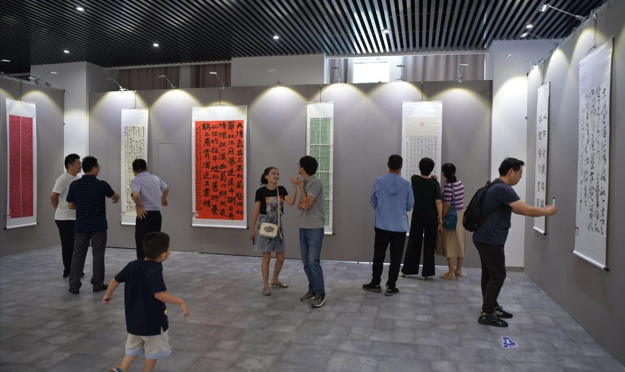 雏凤声清——蚌埠市书法重点人才班成果展在市文艺中心开幕(图7) 雏凤声清——蚌埠市书法重点人才班成果展在市文艺中心开幕(图7)