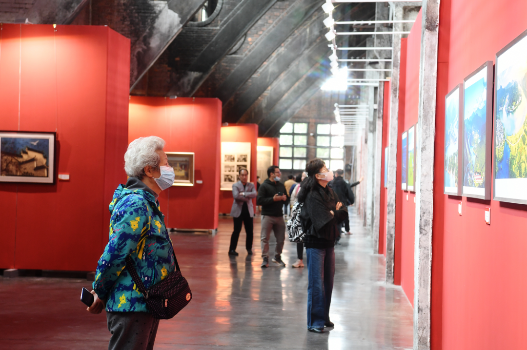 “携手共圆小康梦”书画摄影展在合肥开幕(图13) “携手共圆小康梦”书画摄影展在合肥开幕(图13)