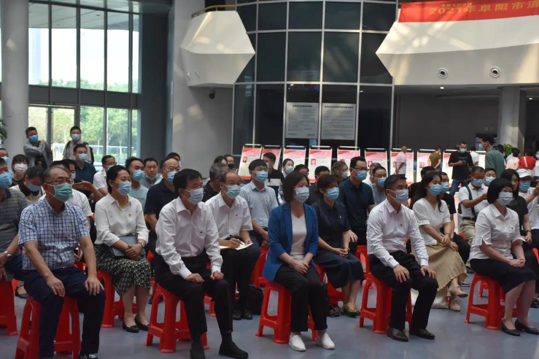 “小康路上的足音” 安徽省百名书家书写扶贫干部日记作品展移师阜阳巡展(图3) “小康路上的足音” 安徽省百名书家书写扶贫干部日记作品展移师阜阳巡展(图3)