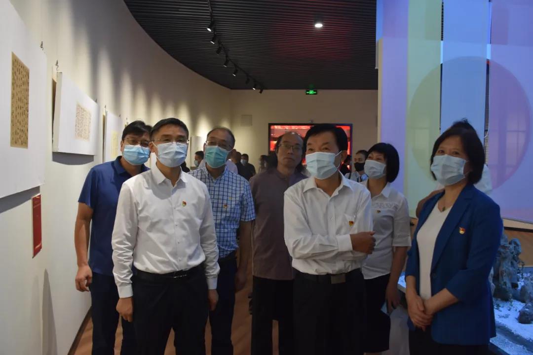 “小康路上的足音” 安徽省百名书家书写扶贫干部日记作品展移师阜阳巡展(图8) “小康路上的足音” 安徽省百名书家书写扶贫干部日记作品展移师阜阳巡展(图8)