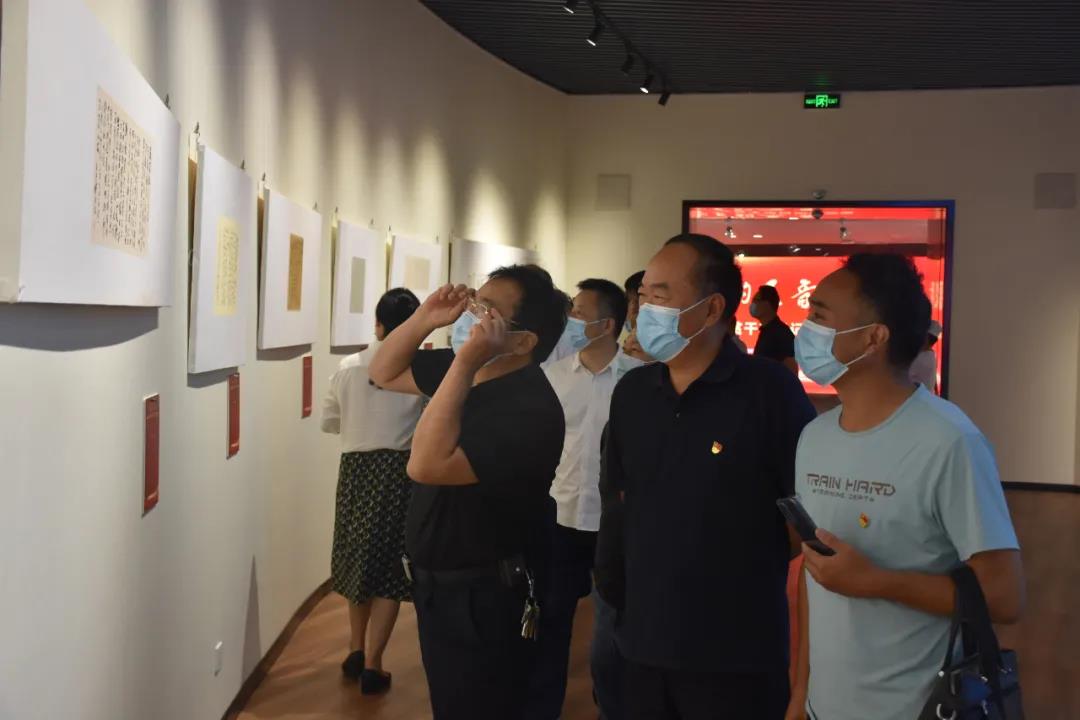 “小康路上的足音” 安徽省百名书家书写扶贫干部日记作品展移师阜阳巡展(图12) “小康路上的足音” 安徽省百名书家书写扶贫干部日记作品展移师阜阳巡展(图12)