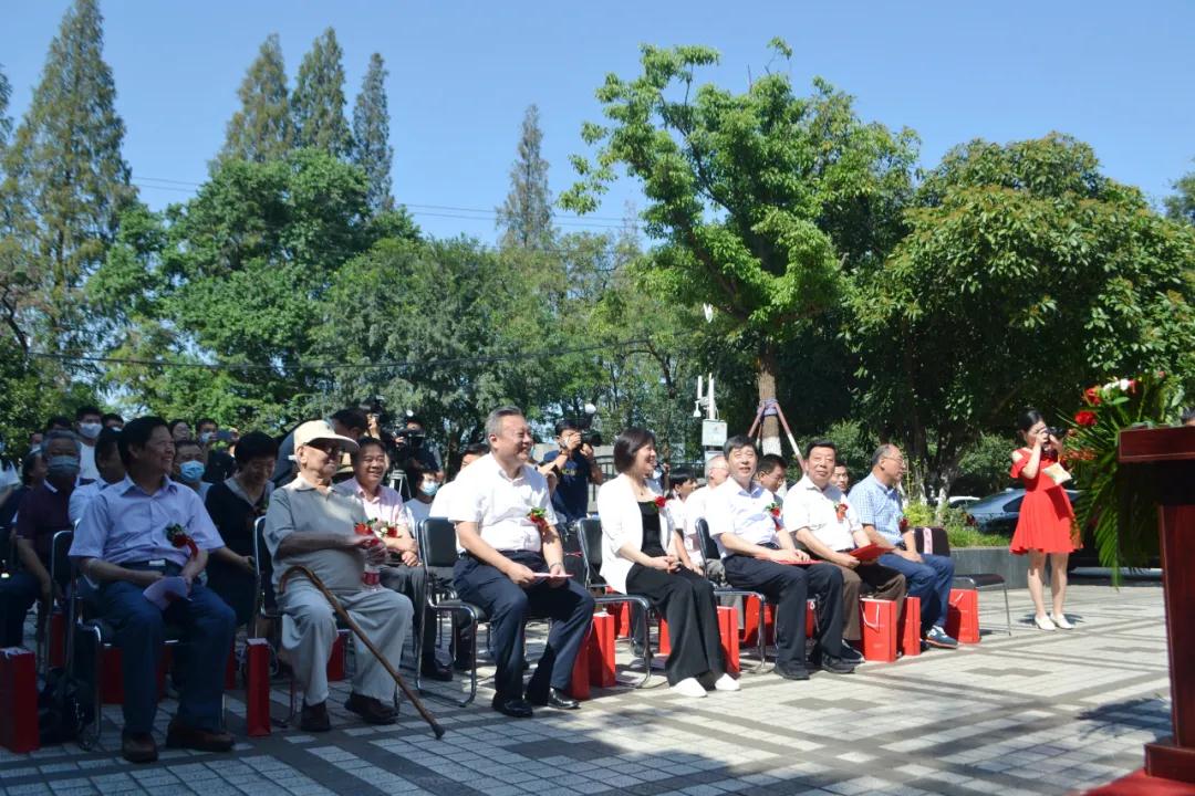 安徽省社科界庆祝建党百年书画展开幕(图2)