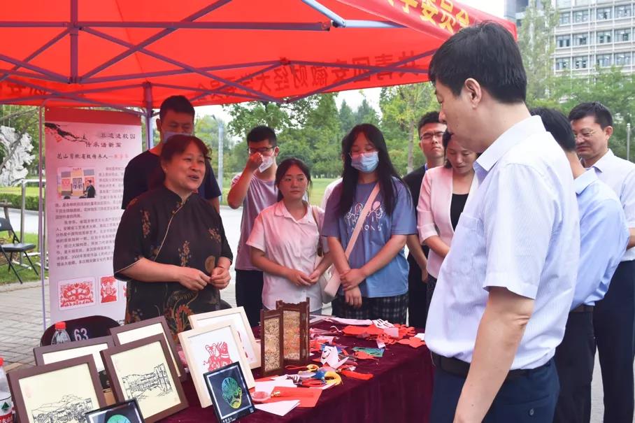 畅享文化盛宴 传承百年薪火——“文化名家进高校”暨“非遗进校园”走进安徽财经大学(图13)