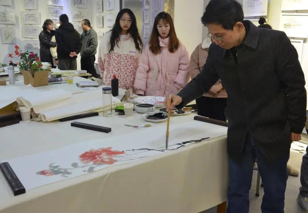 “文化名家进高校”暨 “非遗进校园”走进黄山学院(图3) “文化名家进高校”暨 “非遗进校园”走进黄山学院(图3)