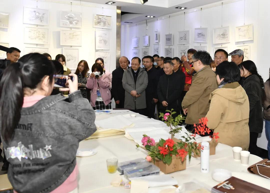 “文化名家进高校”暨 “非遗进校园”走进黄山学院(图4) “文化名家进高校”暨 “非遗进校园”走进黄山学院(图4)