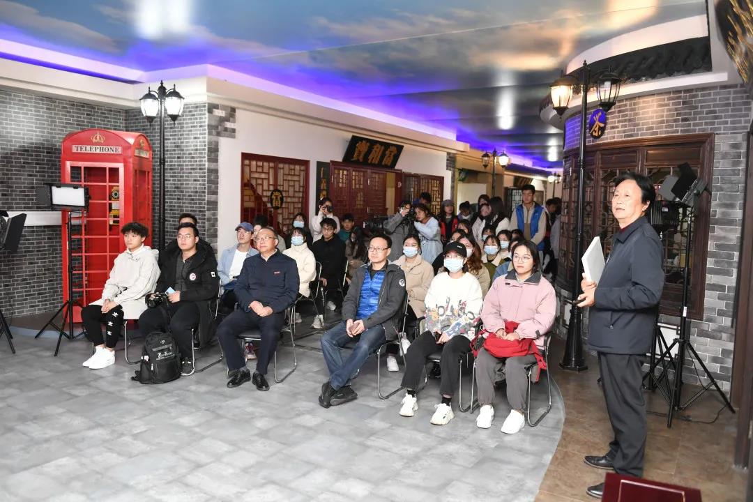 “文化名家进高校”暨 “非遗进校园”走进黄山学院(图5) “文化名家进高校”暨 “非遗进校园”走进黄山学院(图5)