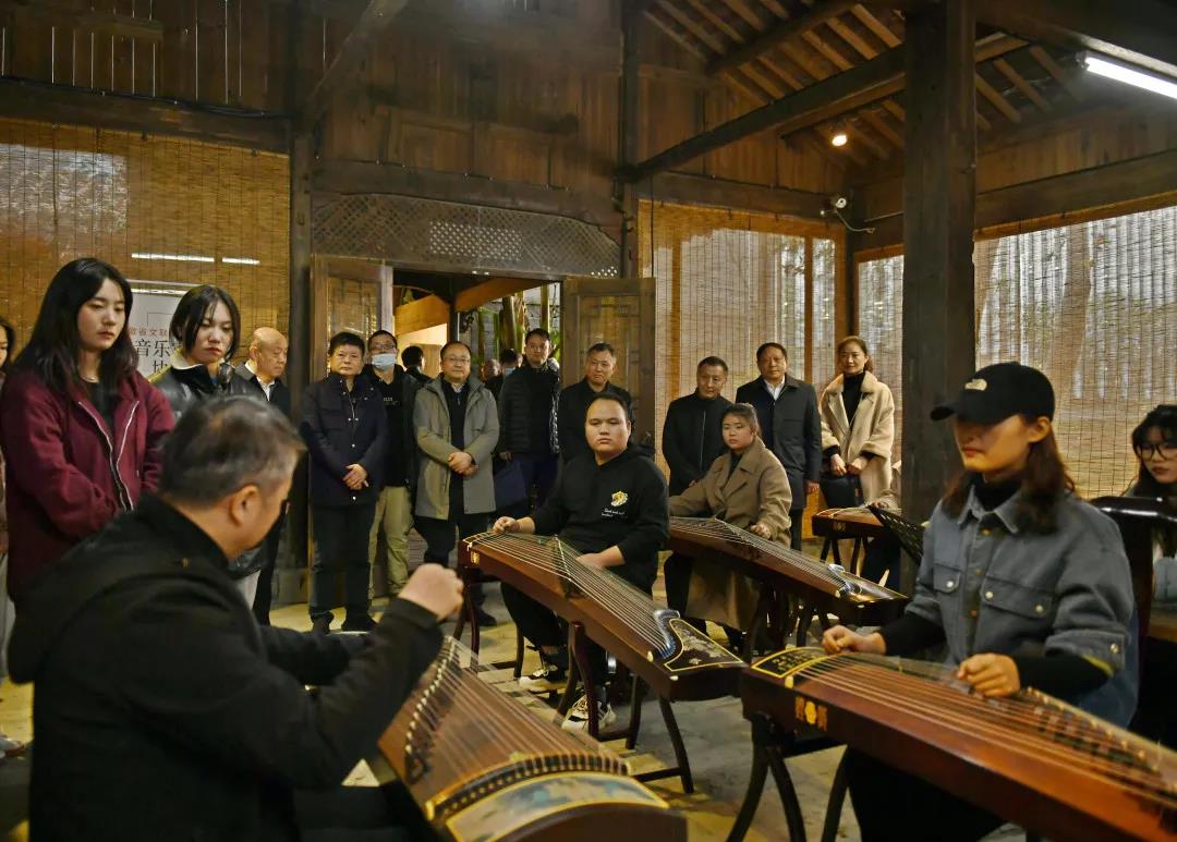 “文化名家进高校”暨 “非遗进校园”走进黄山学院(图6) “文化名家进高校”暨 “非遗进校园”走进黄山学院(图6)