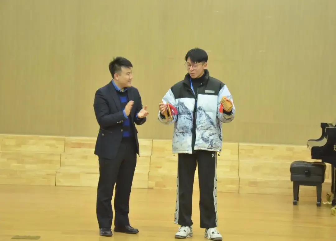 “文化名家进高校”暨 “非遗进校园”走进黄山学院(图9) “文化名家进高校”暨 “非遗进校园”走进黄山学院(图9)