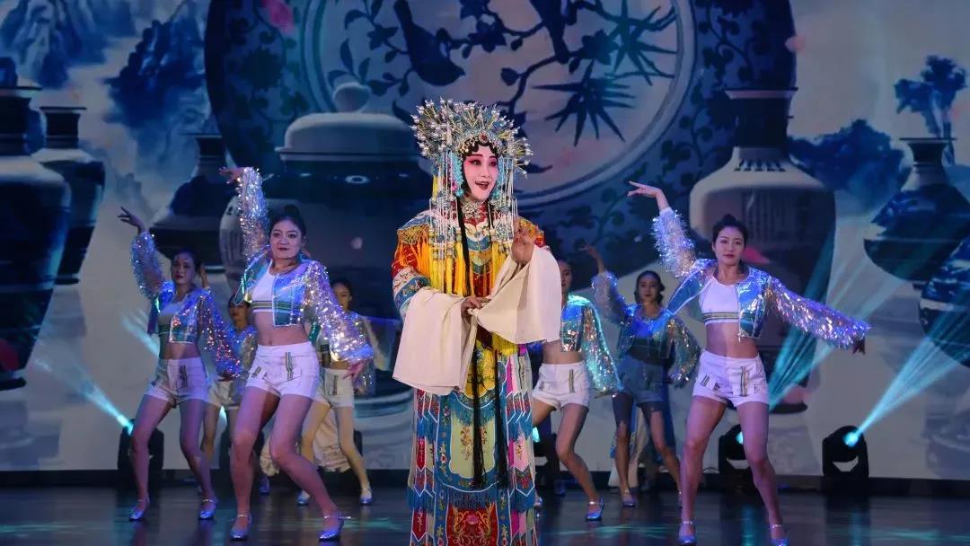 “文化名家进高校”暨 “非遗进校园”走进黄山学院(图18) “文化名家进高校”暨 “非遗进校园”走进黄山学院(图18)